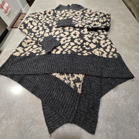 ROMEO & JULIET COUTURE Graphic Print Open Front Waterfall Cardigan Grey/Tan SML - Picture 4 of 11